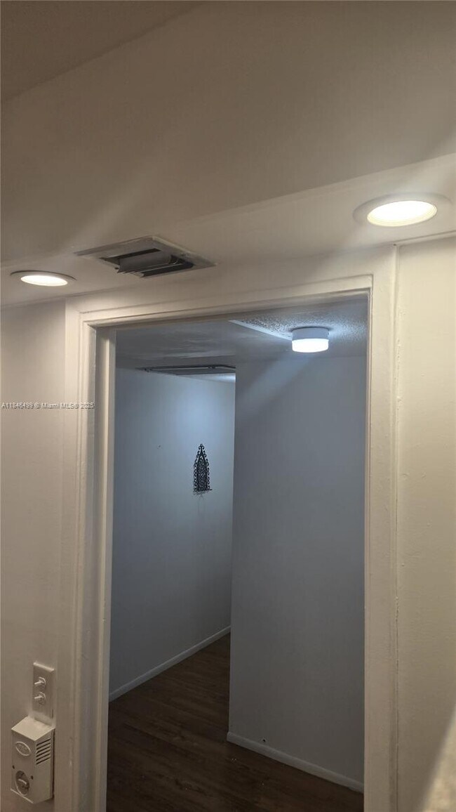 Building Photo - 3000 S Course Dr