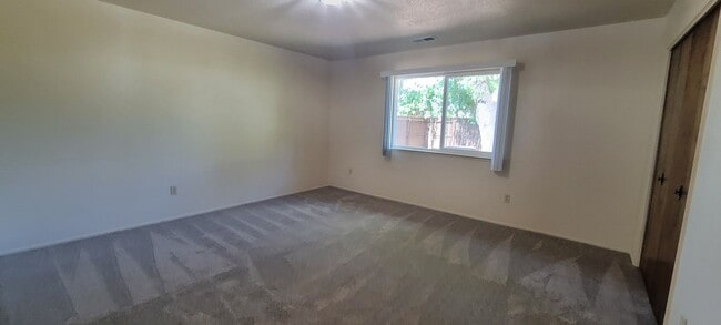 Building Photo - Newly Updated 3 Bdrm 2 Bath House Near Schools and Shopping, Corner of Shasta Pines and Mistletoe