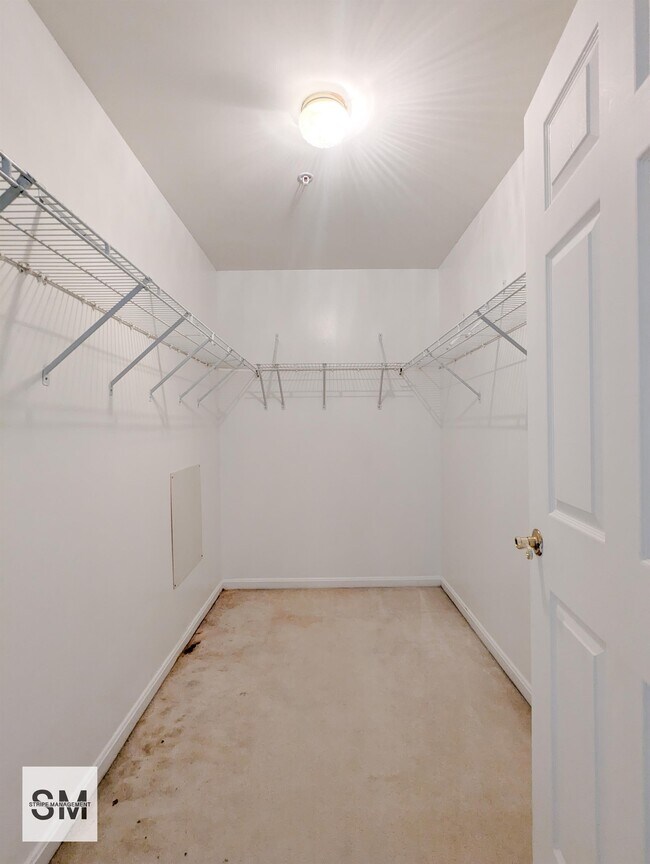 Building Photo - 6702 Lake Park Dr