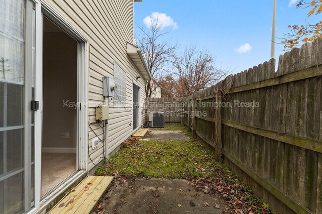 Building Photo - 5129 Maracas Arch