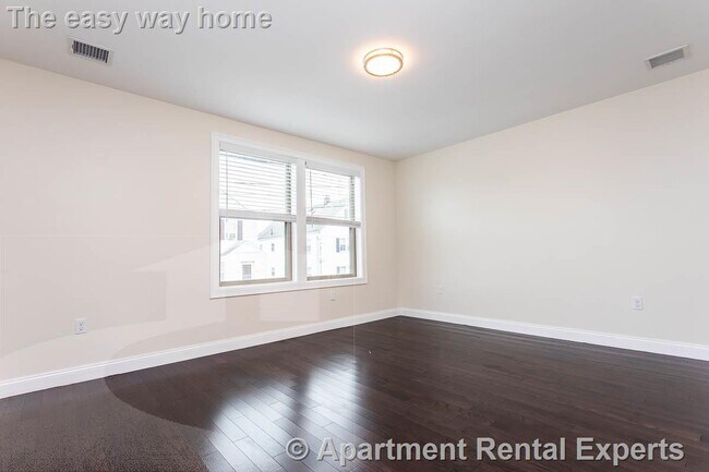 Building Photo - 478 Fulton St