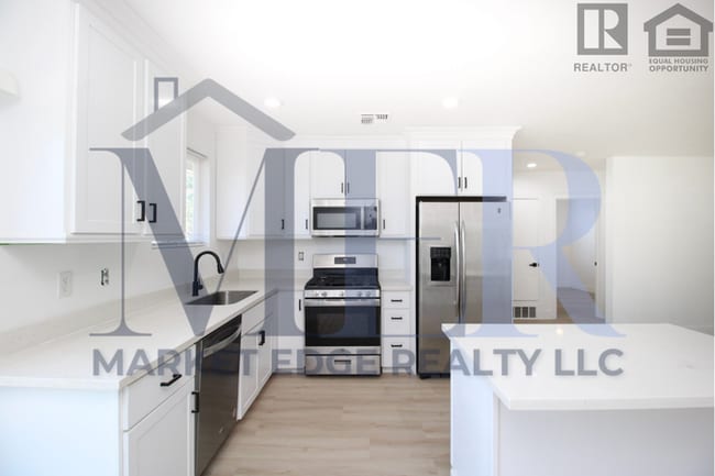 Primary Photo - 4Bed/2Bath Home at Indian School/15th Ave! $399 MOVE-IN SPECIAL! Move-In Ready on 12/11/2025!