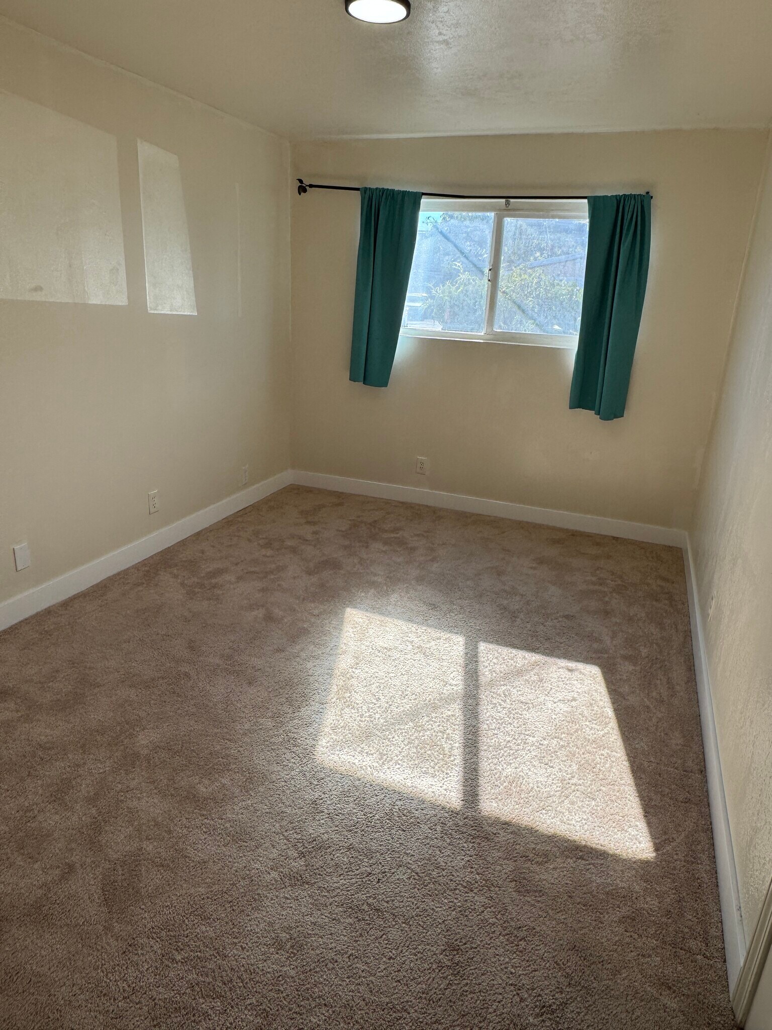 Building Photo - 10920 Apricot St