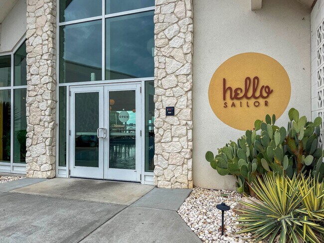 Building Photo - Amenity rich water front condo ready for move in!