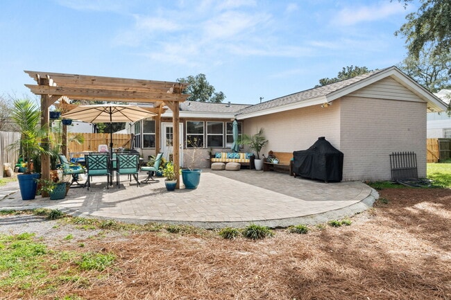 Building Photo - 405 Navarre St