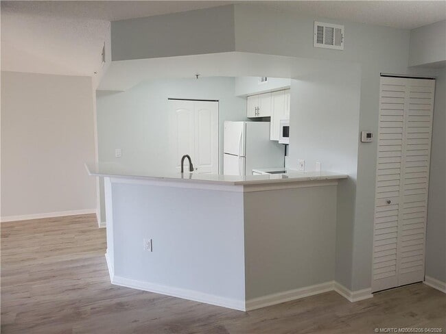 Building Photo - 3617 NW Adriatic Ln