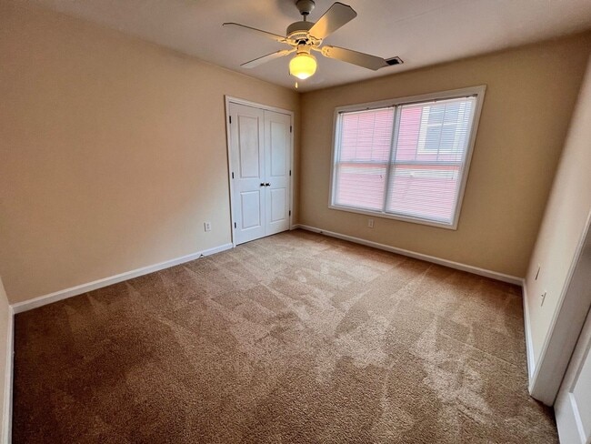 Building Photo - NOW LEASING FOR JANUARY 2026!