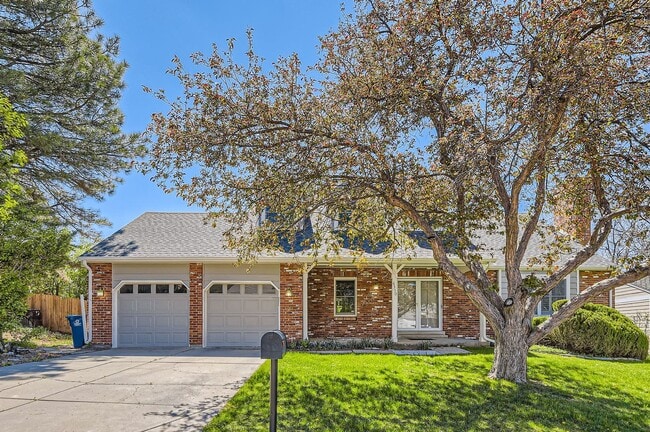 Primary Photo - Gorgeous Home in Centennial w/Beautiful Fi...