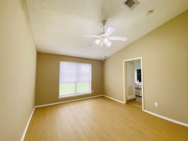 Building Photo - 3123 Sam Houston Dr