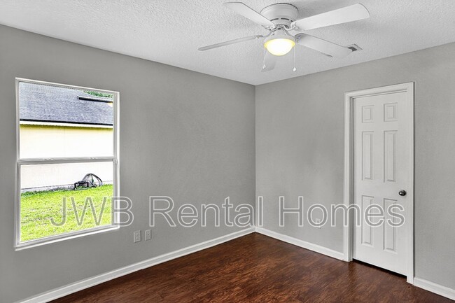 Building Photo - 12271 Harts Rd