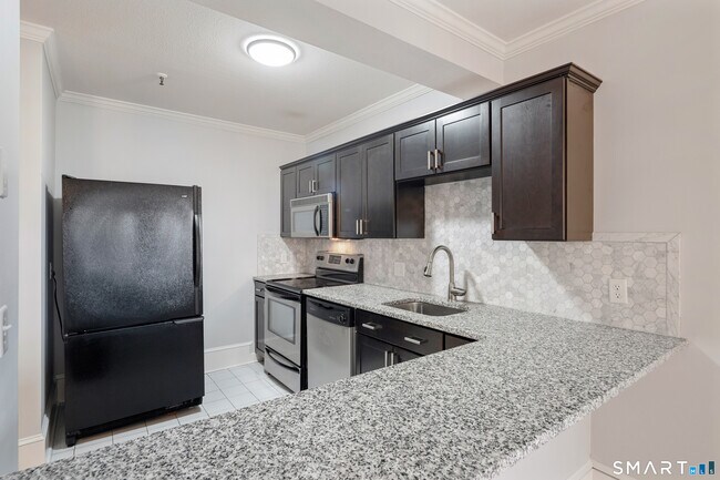 Building Photo - 32 Haviland St