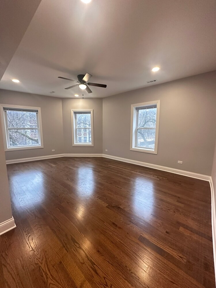 Building Photo - 1157 W Lunt Ave