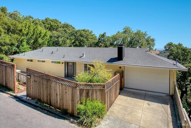 Building Photo - 76 Oak Springs Dr
