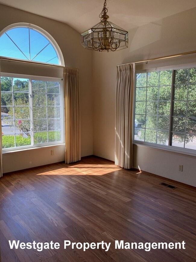 Building Photo - 1160 Birch Dr