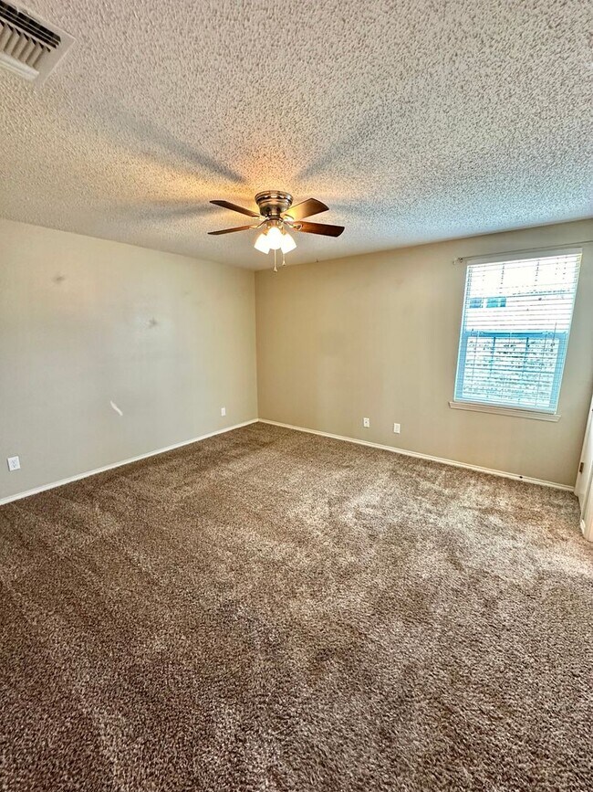 Building Photo - COMING AUGUST 2026 - 5 Bedroom Home in PaulAnn Neighborhood!