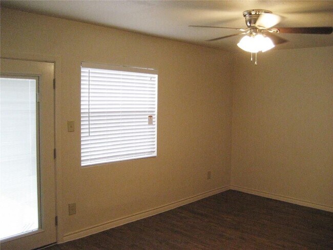 Building Photo - 10806 Lambert Cir