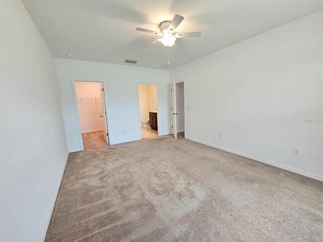 Building Photo - 3050 Beacon Dr