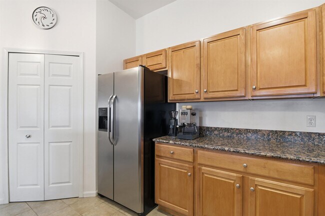 Building Photo - 2233 S Main St