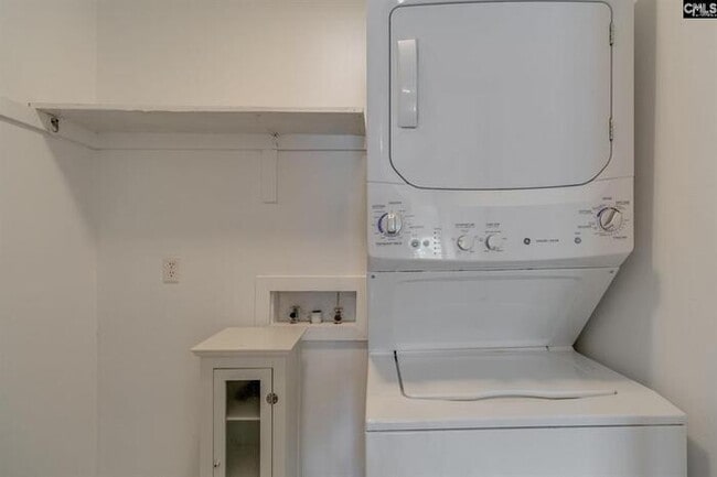 Building Photo - 8 Royalgate Dr