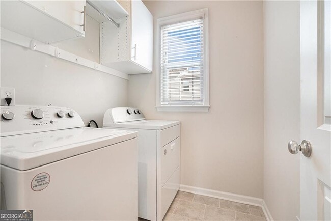 Building Photo - 3320 Reagan Way