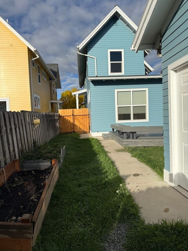 Building Photo - A Lovely Westside Single Family Home in the Desirable Valley West Subdivision