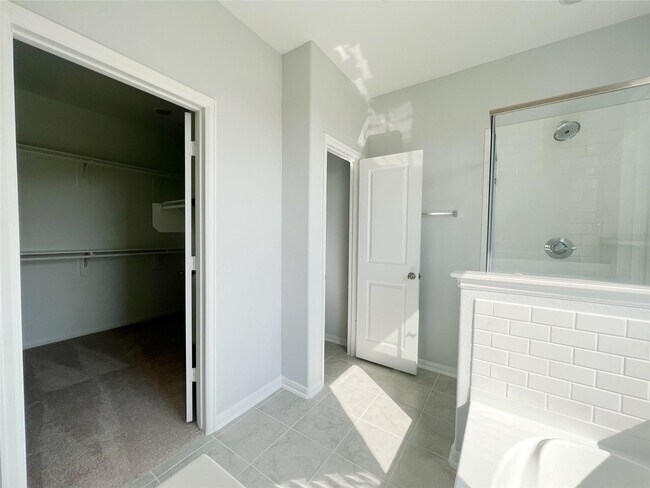 Building Photo - 208 Salange Ln