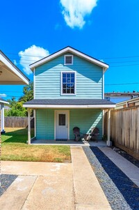 Building Photo - 1616 Colquitt St