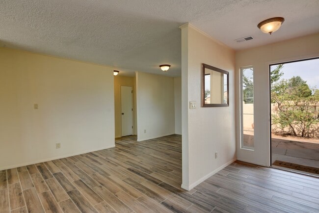 Building Photo - Amazing 4 Bedroom with Views SE Rio Rancho!