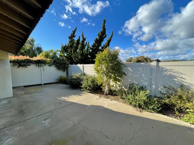 Building Photo - Scandia Pines Condo- Great Amenities!!