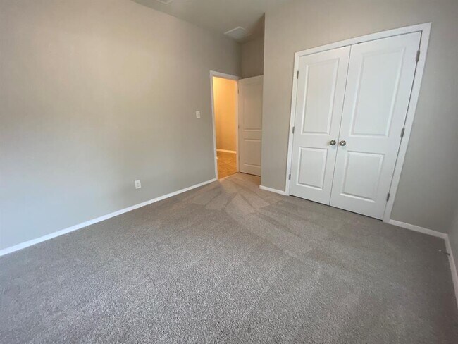 Building Photo - 21607 Surrey Ln