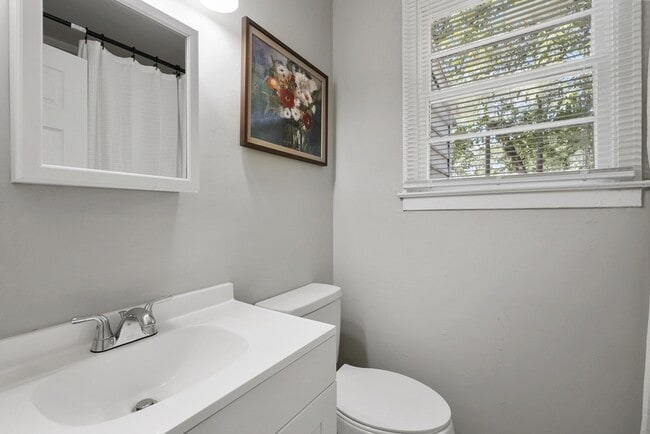 Building Photo - 1141 Acorn St