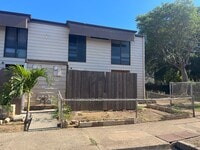 Building Photo - 4 bedroom 1 1/2 bath Townhome