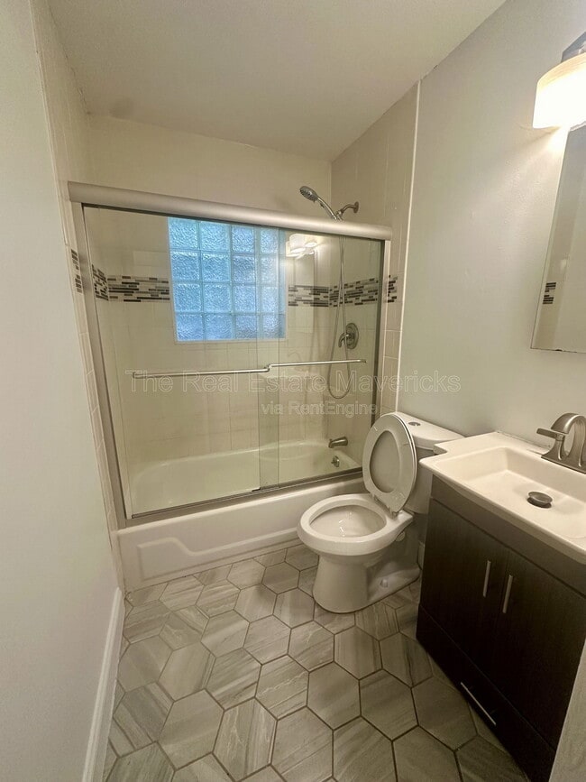 Building Photo - 1763 Whiteoak Rd