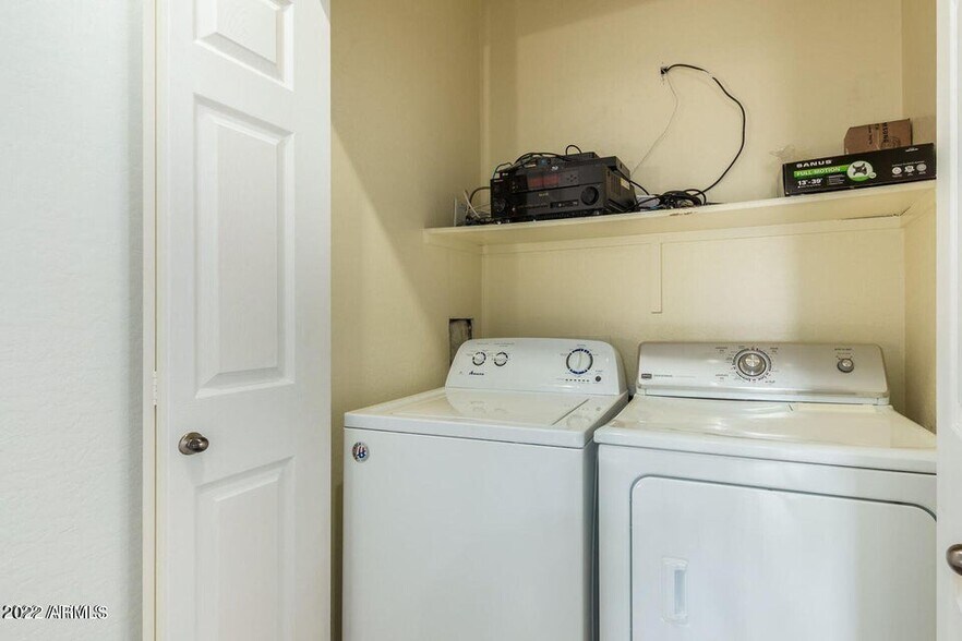 Building Photo - 9551 E Redfield Rd