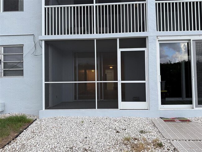 Building Photo - 689 NE 6th Ct