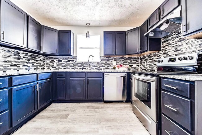 Building Photo - 1206 N Markwell Ave