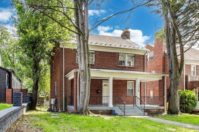 Building Photo - Van Buren St NW
