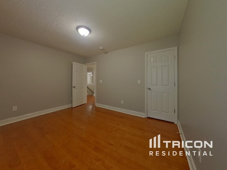 Building Photo - 2203 Ballingarry Dr