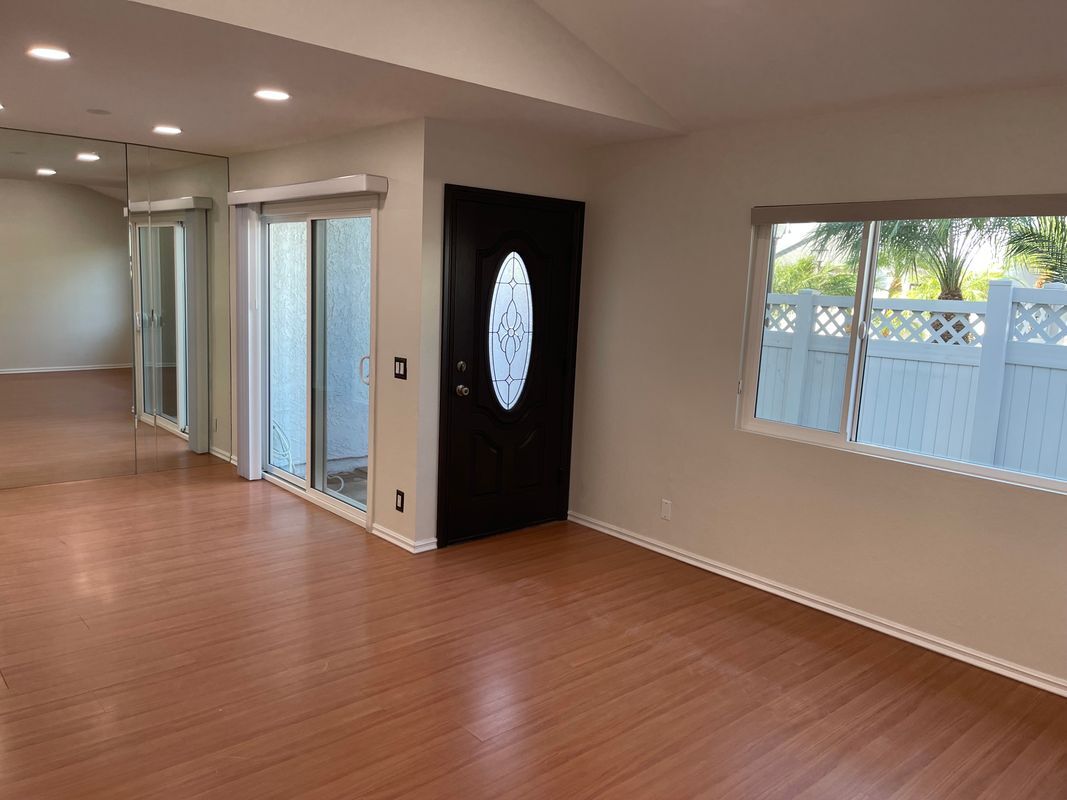 Building Photo - 228 S Esplanade St