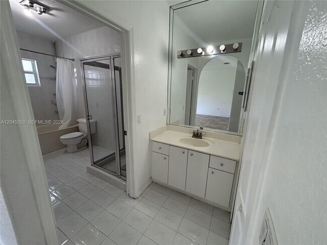 Building Photo - 8842 NW 142nd Ln