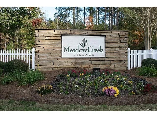 Building Photo - Room in House on Meadowcreek Village Dr