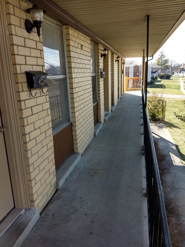 Building Photo - 4801 Saddlebrook Ln