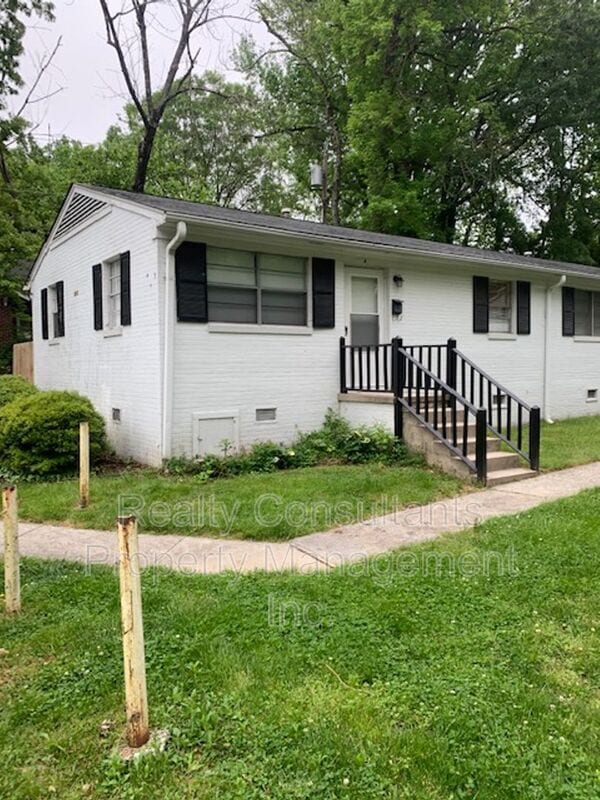 Primary Photo - 1813 Walker Ave