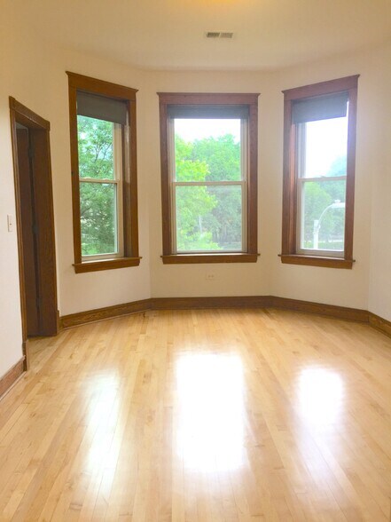 Building Photo - 2318 S Marshall Blvd