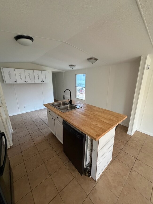 Building Photo - 8100 Yount Rd