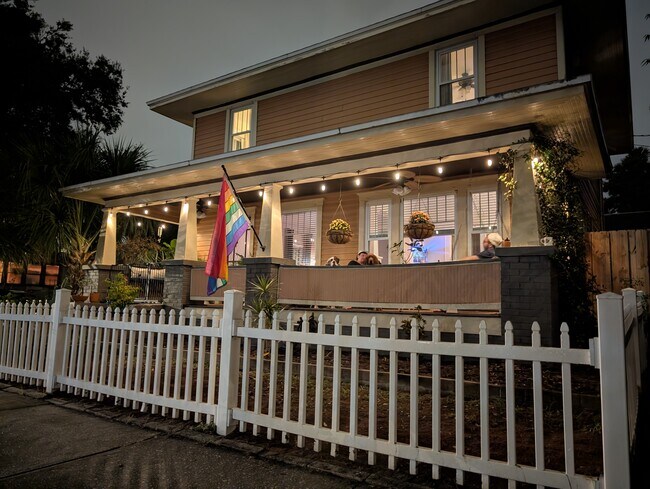 Building Photo - 557 7th Ave N