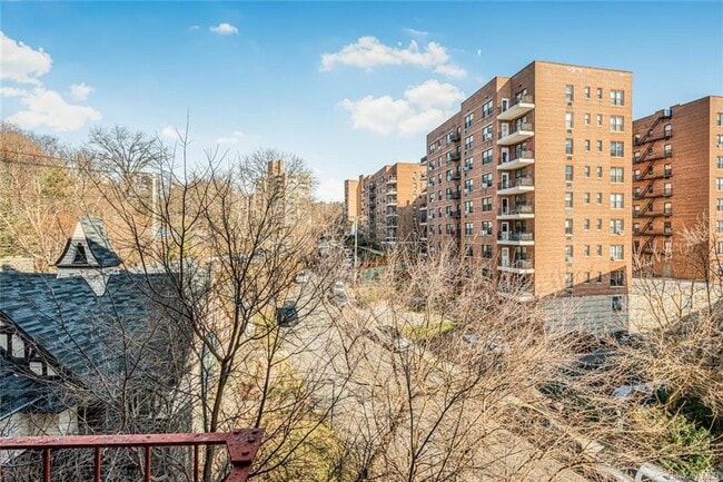 Building Photo - 2530 Independence Ave