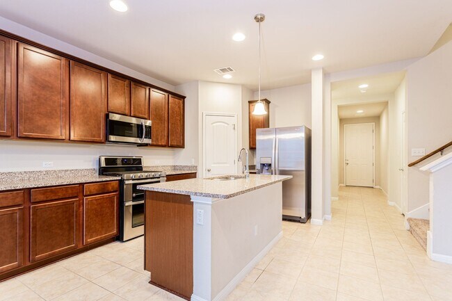 Building Photo - Bright & Spacious 5-Bedroom, 3-Bath Home i...