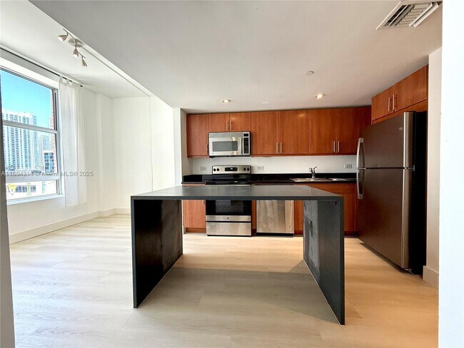 Building Photo - 111 E Flagler St