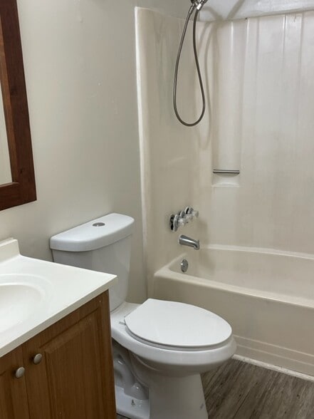 Building Photo - 802 13th Ave S